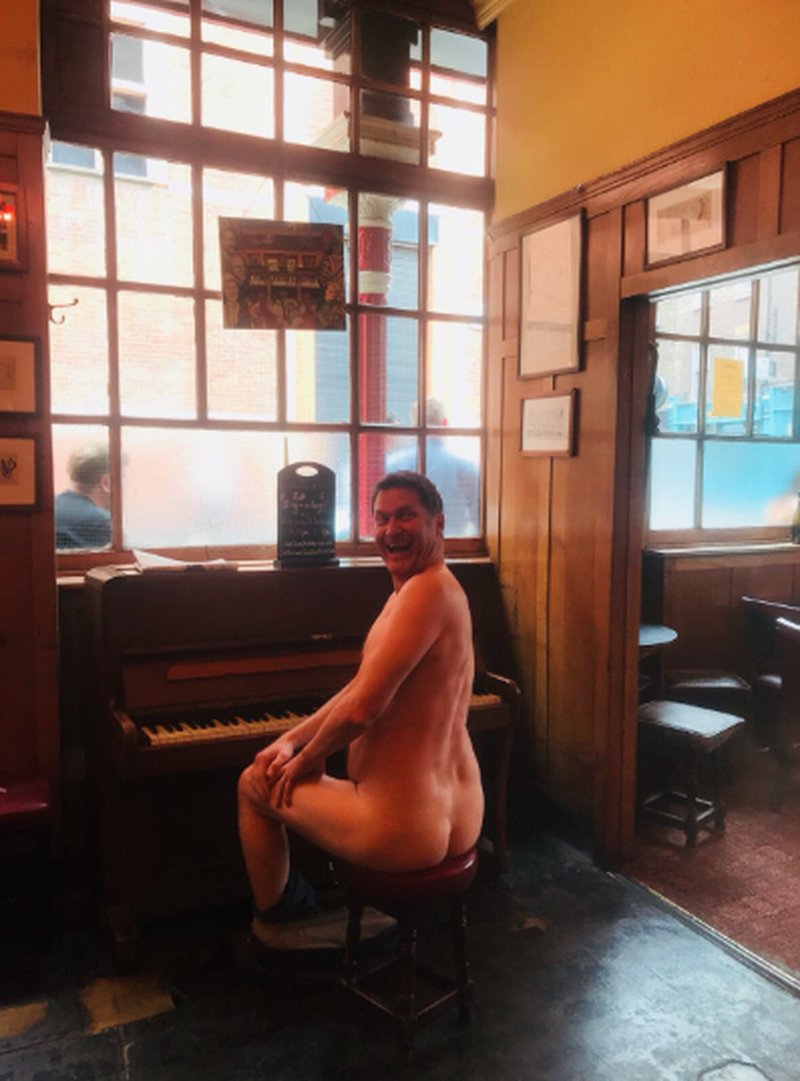 Anställd på puben Coach and Horses Anställd på puben Coach and Horses